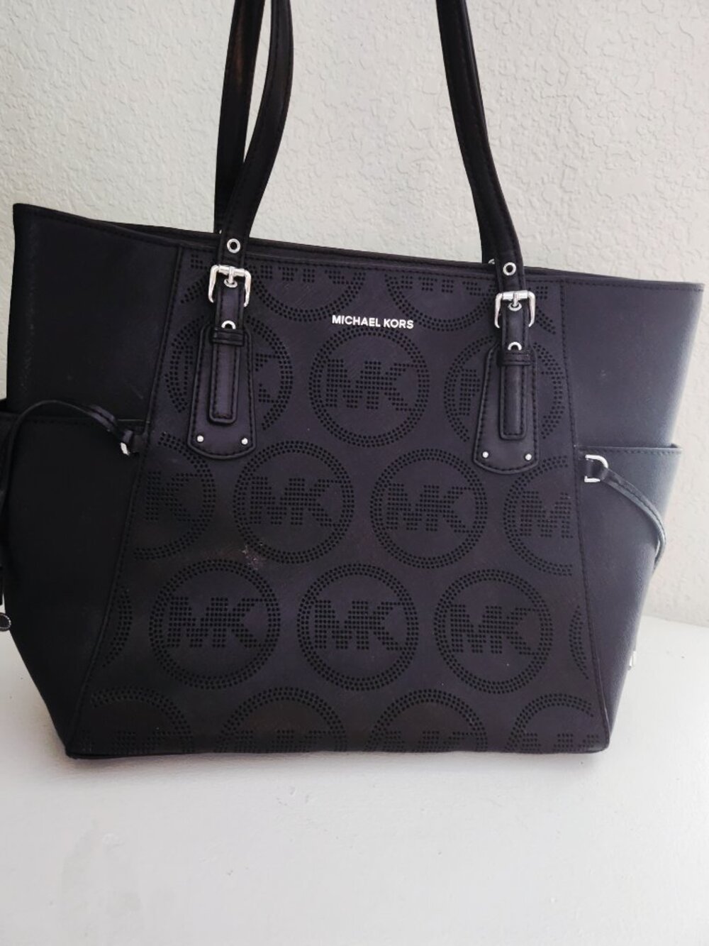 Like New Michael Kors Black Voyager Perforated Large Tote Bag - Picture 3 of 14